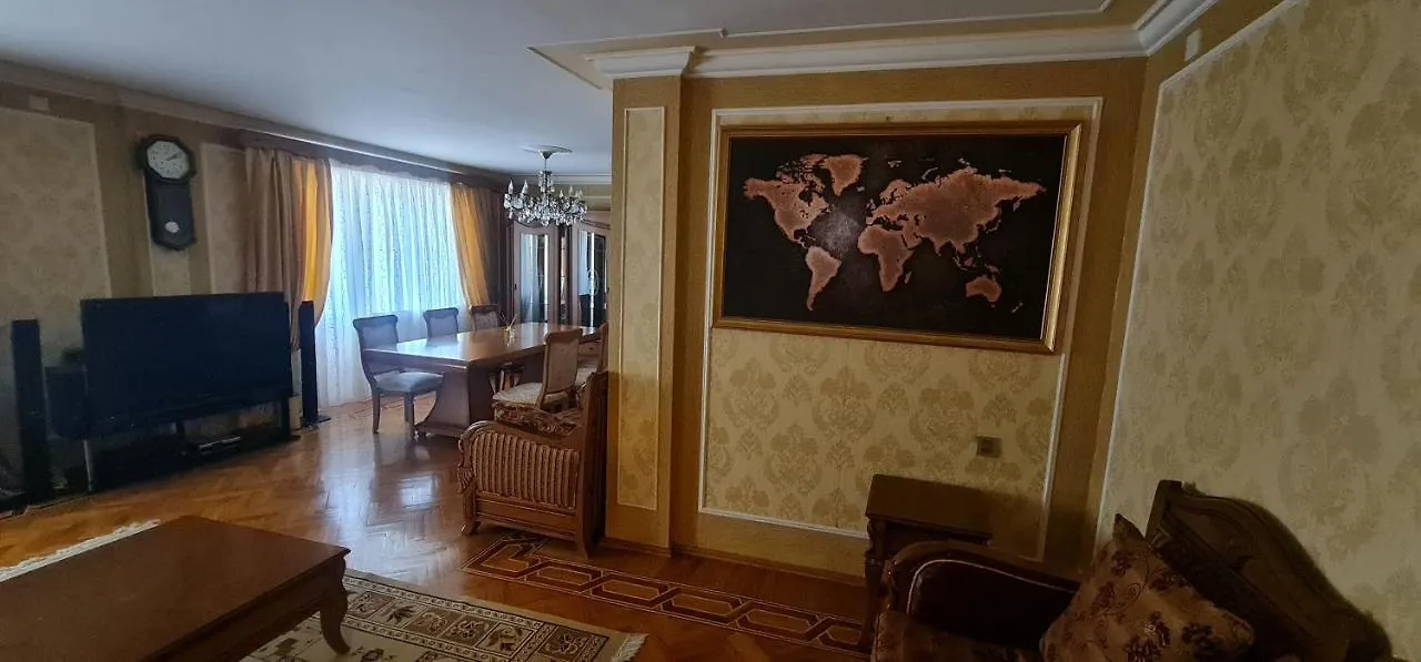 Gold Wall Apartment location